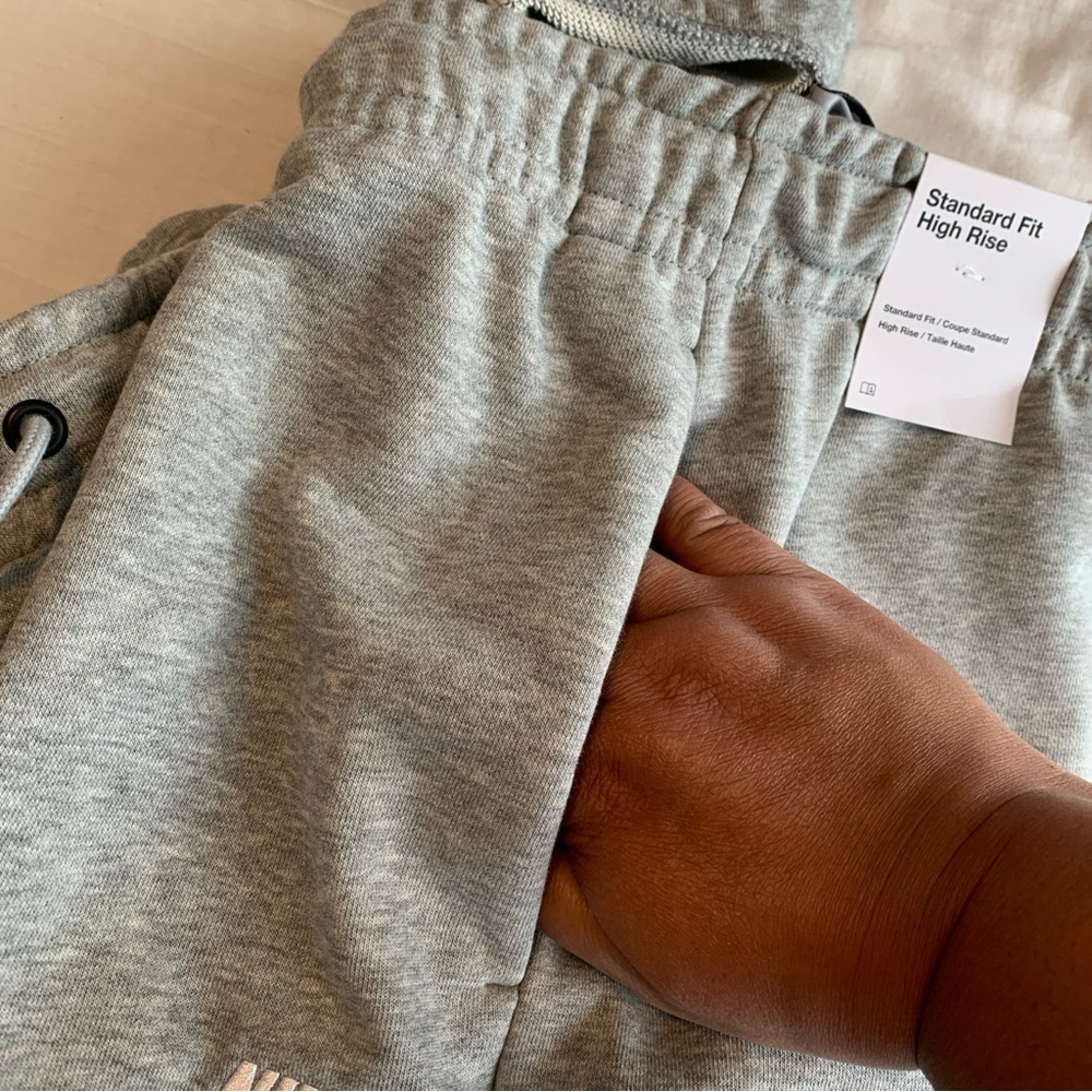 Women’s Nike Sportswear Essential Fleece Standard Fit High Rise Gray Shorts 3X - Picture 9 of 13